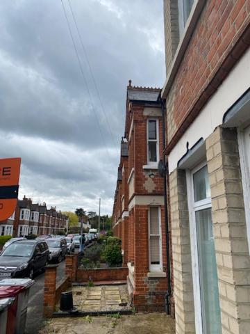 Berks Luxury Serviced Apartments,5 Bedrooms, 5 Double Beds, 2 Bathrooms, Free Super Fast Wifi & Parking Earley Exterior photo
