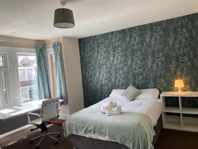Berks Luxury Serviced Apartments,5 Bedrooms, 5 Double Beds, 2 Bathrooms, Free Super Fast Wifi & Parking Earley Exterior photo